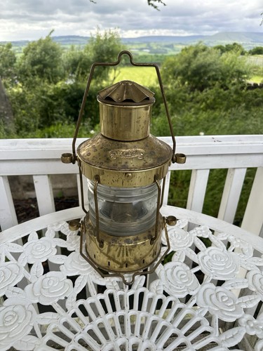 Antica lampada olio - , ancoraggio